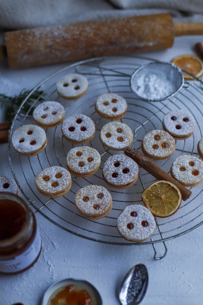 Linzer Cookies from side
