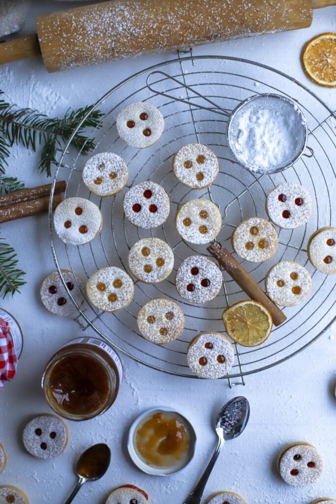 Linzer Cookies from top view