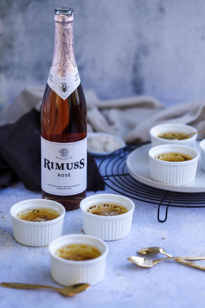 Crème Brûlée with sparkling wine, whole view